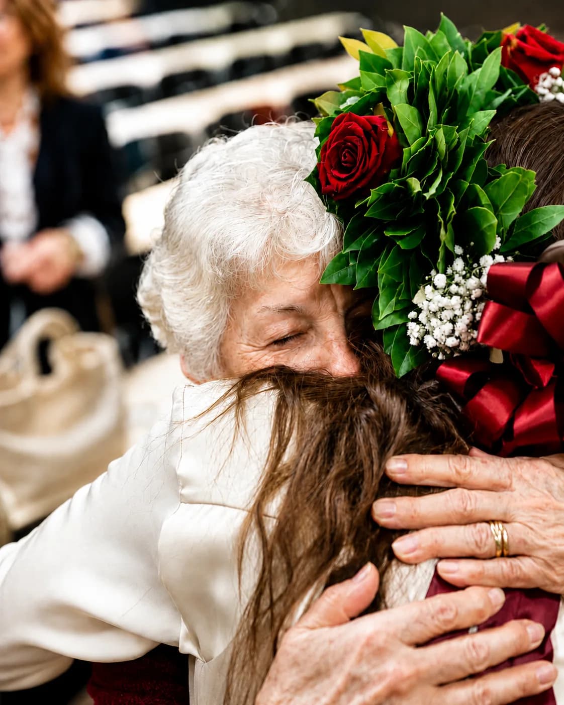 Abbraccio di laurea con corona d'alloro